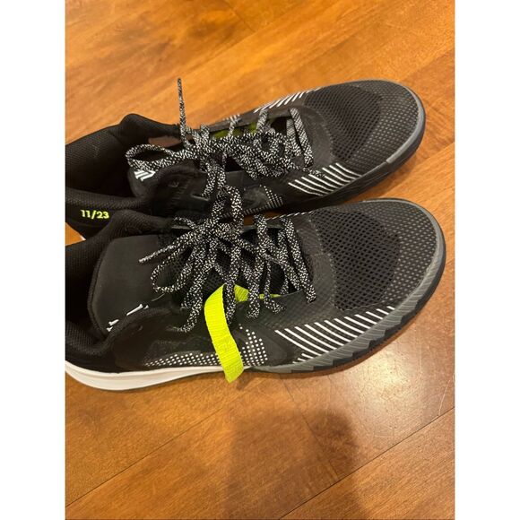 Nike Kyrie Flytrap Basketball Shoes Men’s 10.5 Black Neon Green Athletic Sneaker - Picture 6 of 6